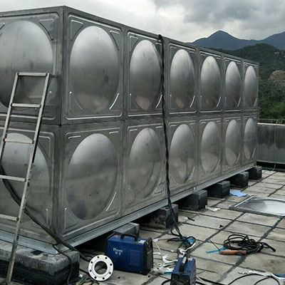 不銹鋼保溫水箱施工現場